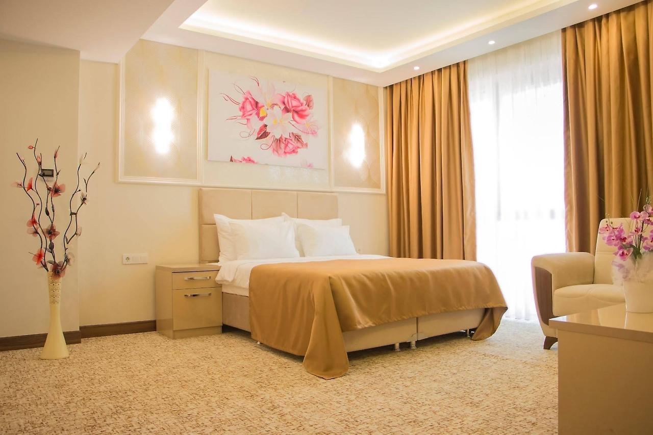 טקירדג Goldhan Hotel מראה חיצוני תמונה