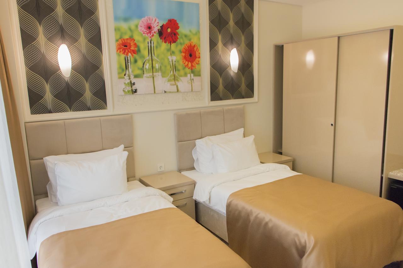 טקירדג Goldhan Hotel מראה חיצוני תמונה